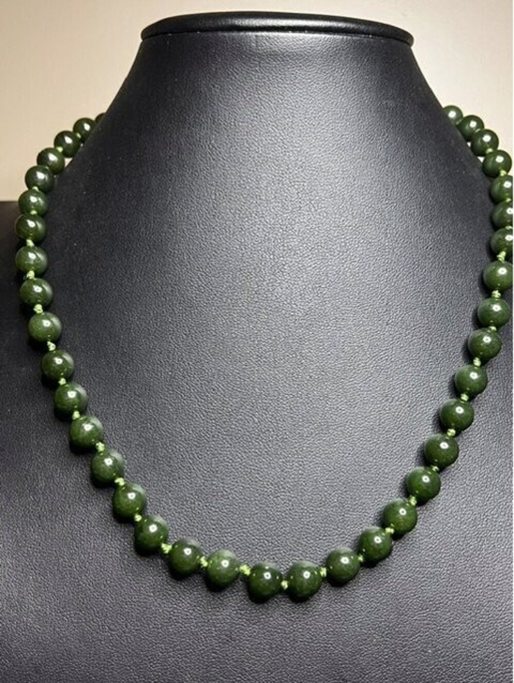 B7017 VTG Dark Green Nephrite Jade Bead Necklace Sterling Clasp Hand Knotted 18"